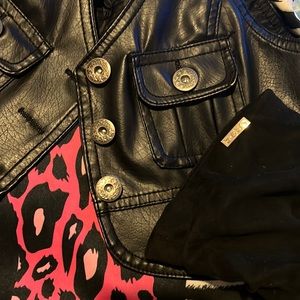 Out fit to go or separate  Black leather vest and stretch pencil skirt ☺️💕🖤✨